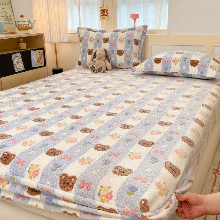 91家纺网 家纺一手货源 找家纺 川悦生活 2025新款高克重雪花绒卡通印花加厚保暖大床单床笠 床笠小熊花园
