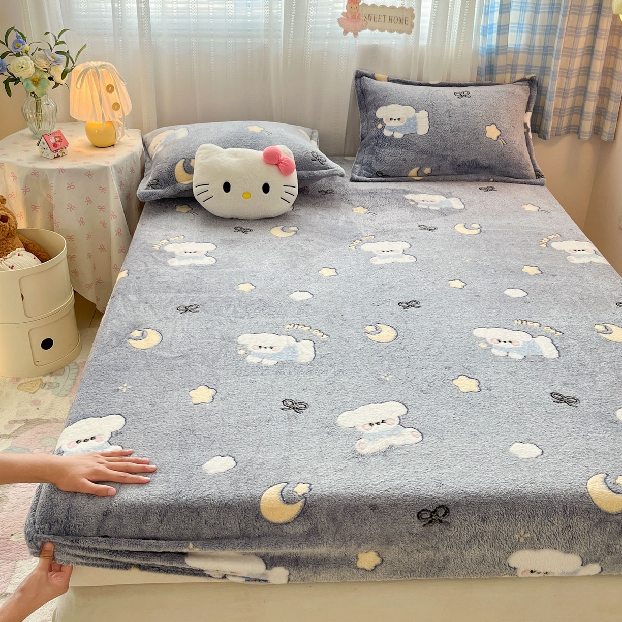 91家纺网 家纺一手货源 找家纺 川悦生活 2025新款高克重雪花绒卡通印花加厚保暖大床单床笠 床笠星月小狗-灰
