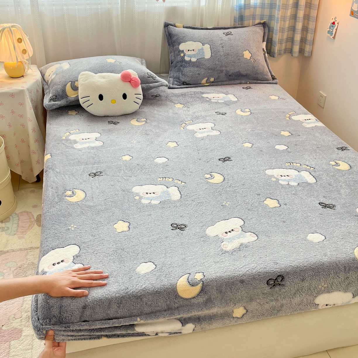 91家纺网 家纺一手货源 找家纺 川悦生活 2025新款高克重雪花绒卡通印花加厚保暖大床单床笠 床笠星月小狗-灰