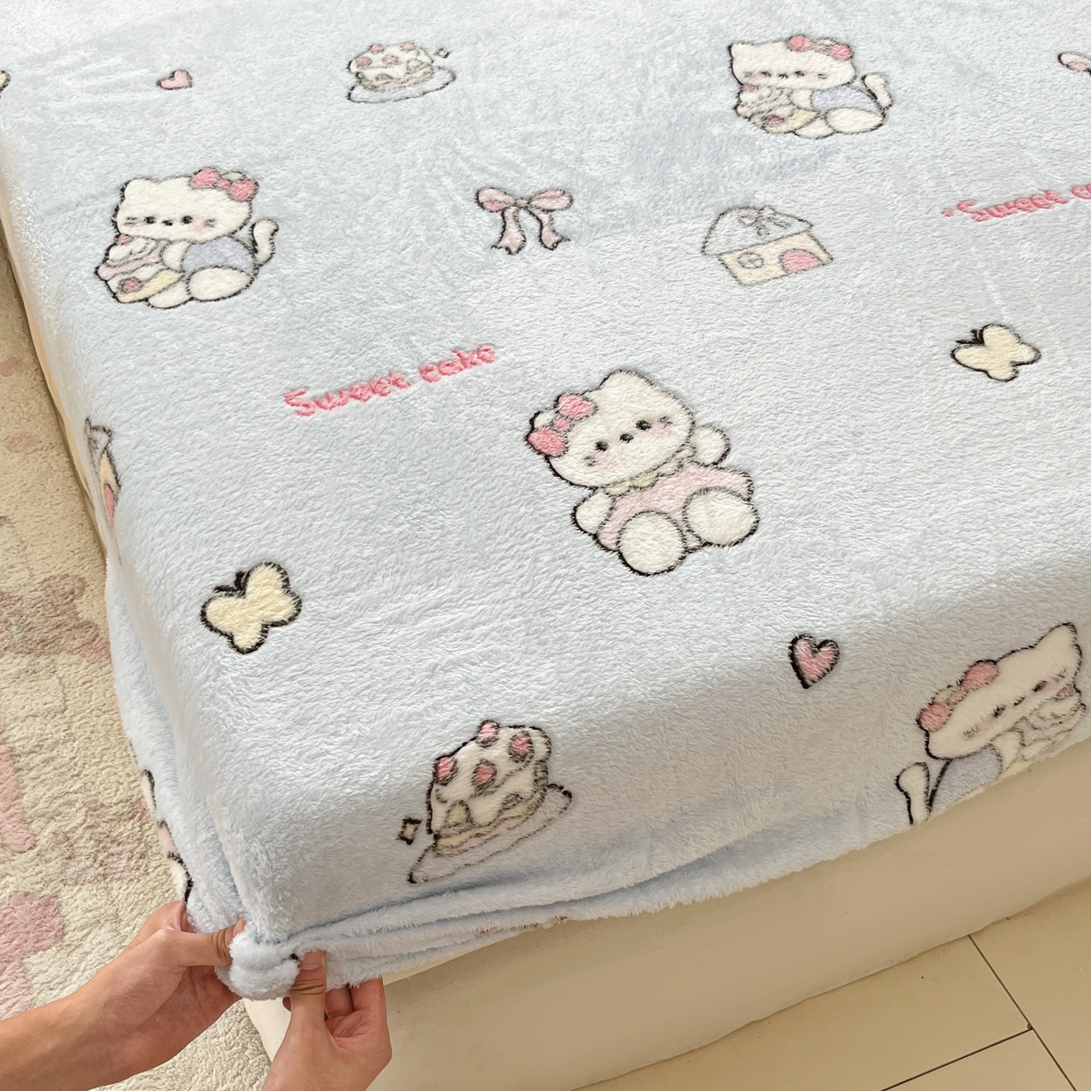 91家纺网 家纺一手货源 找家纺 川悦生活 2025新款高克重雪花绒卡通印花加厚保暖大床单床笠 床笠幸运小咪