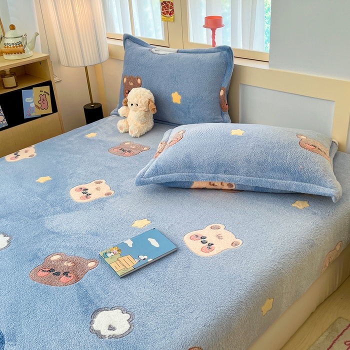 91家纺网 家纺一手货源 找家纺 川悦生活 2025新款高克重雪花绒卡通印花加厚保暖大床单床笠 床笠熊小巴