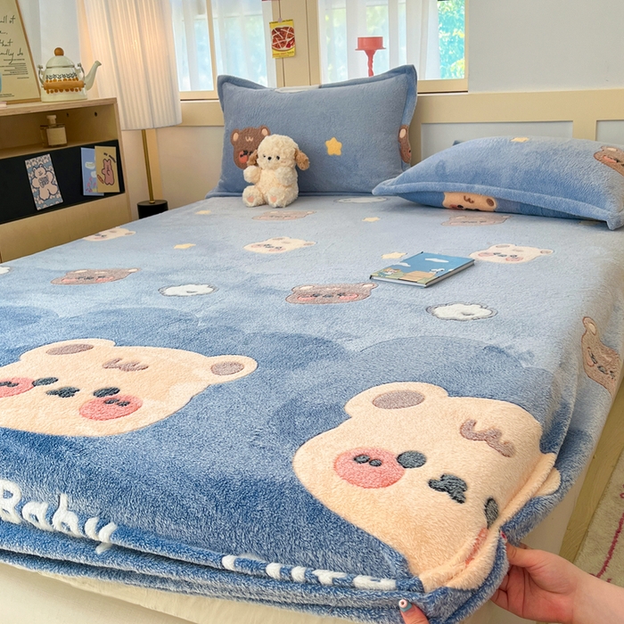 91家纺网 家纺一手货源 找家纺 川悦生活 2025新款高克重雪花绒卡通印花加厚保暖大床单床笠 床笠熊小巴