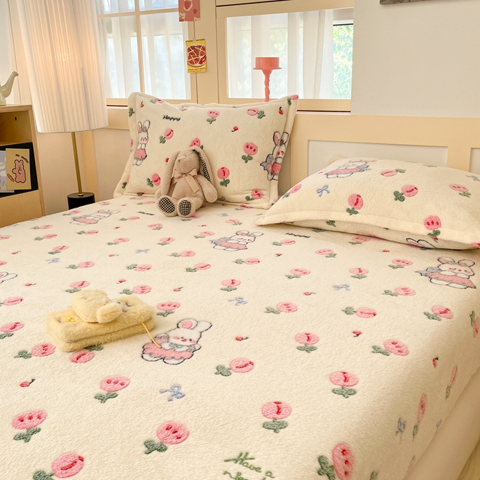 91家纺网 家纺一手货源 找家纺 川悦生活 2025新款高克重雪花绒卡通印花加厚保暖大床单床笠 床笠郁金奶兔
