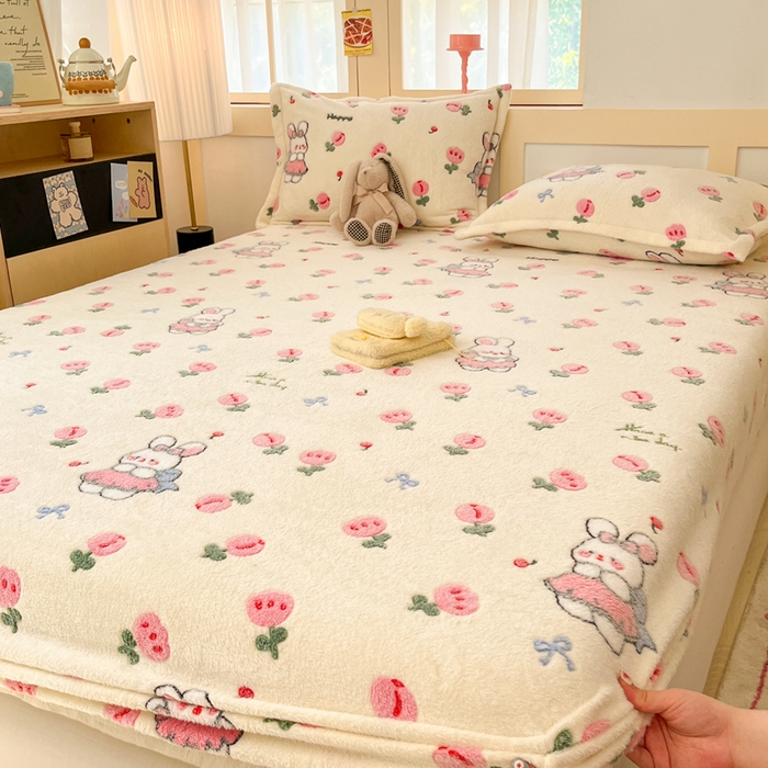 91家纺网 家纺一手货源 找家纺 川悦生活 2025新款高克重雪花绒卡通印花加厚保暖大床单床笠 床笠郁金奶兔