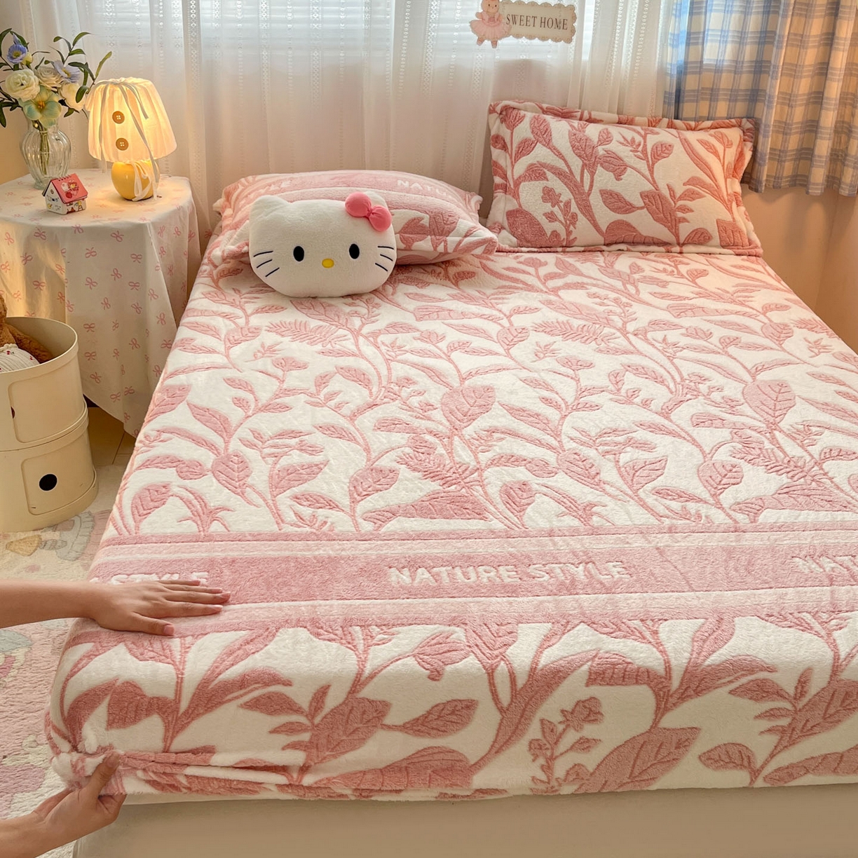 91家纺网 家纺一手货源 找家纺 川悦生活 2025新款高克重雪花绒卡通印花加厚保暖大床单床笠 床笠月桂-粉