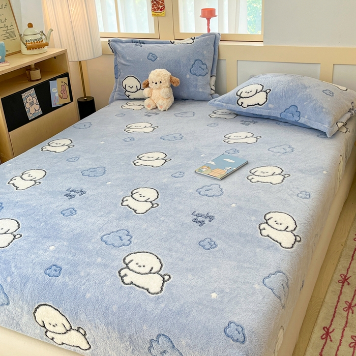 91家纺网 家纺一手货源 找家纺 川悦生活 2025新款高克重雪花绒卡通印花加厚保暖大床单床笠 床笠云朵奶狗