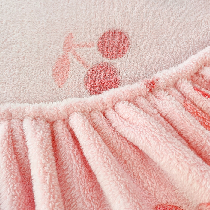 91家纺网 家纺一手货源 找家纺 川悦生活 2025新款高克重雪花绒卡通印花加厚保暖大床单床笠 床笠ins樱桃