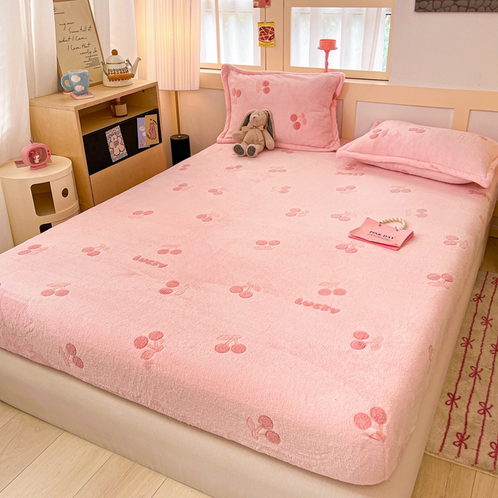 91家纺网 家纺一手货源 找家纺 川悦生活 2025新款高克重雪花绒卡通印花加厚保暖大床单床笠 床笠ins樱桃