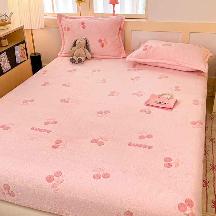91家纺网 家纺一手货源 找家纺 川悦生活 2025新款高克重雪花绒卡通印花加厚保暖大床单床笠 床笠ins樱桃