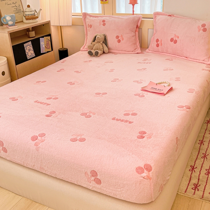 91家纺网 家纺一手货源 找家纺 川悦生活 2025新款高克重雪花绒卡通印花加厚保暖大床单床笠 床笠ins樱桃