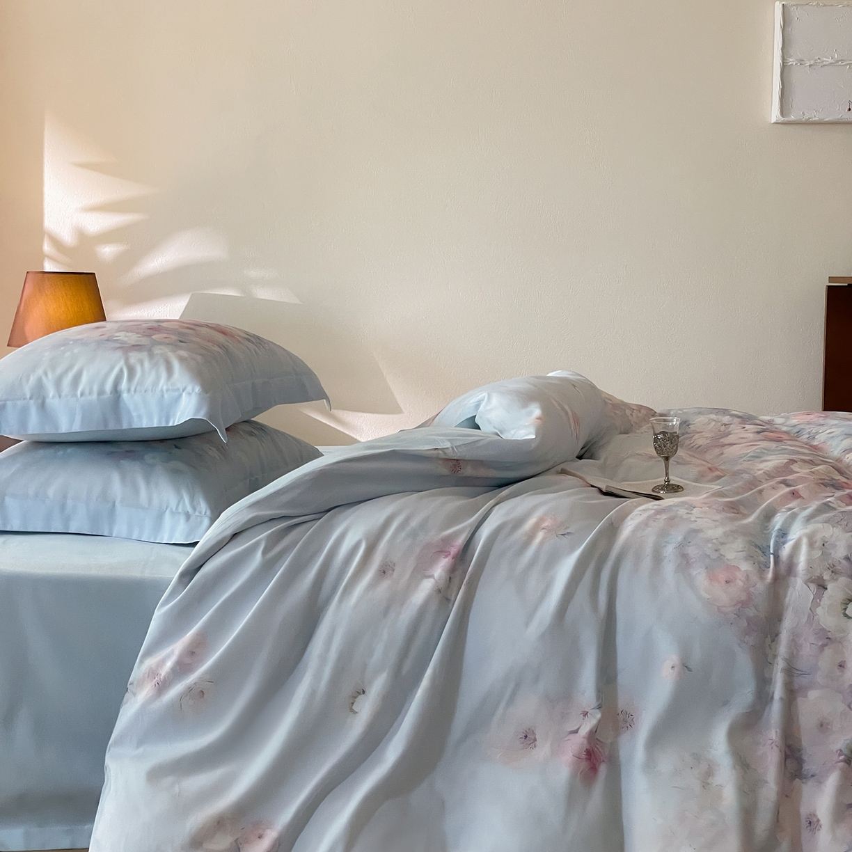 91家纺网 家纺一手货源 找家纺 禾时 2025新款天丝棉磨毛数码印花四件套 花海拾梦-蓝