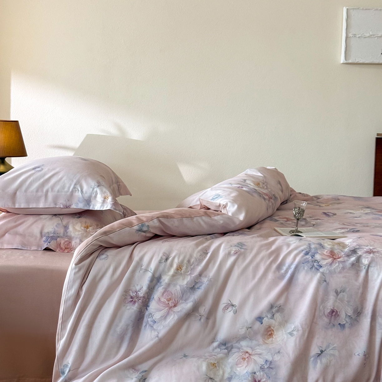 91家纺网 家纺一手货源 找家纺 禾时 2025新款天丝棉磨毛数码印花四件套 花未眠-粉