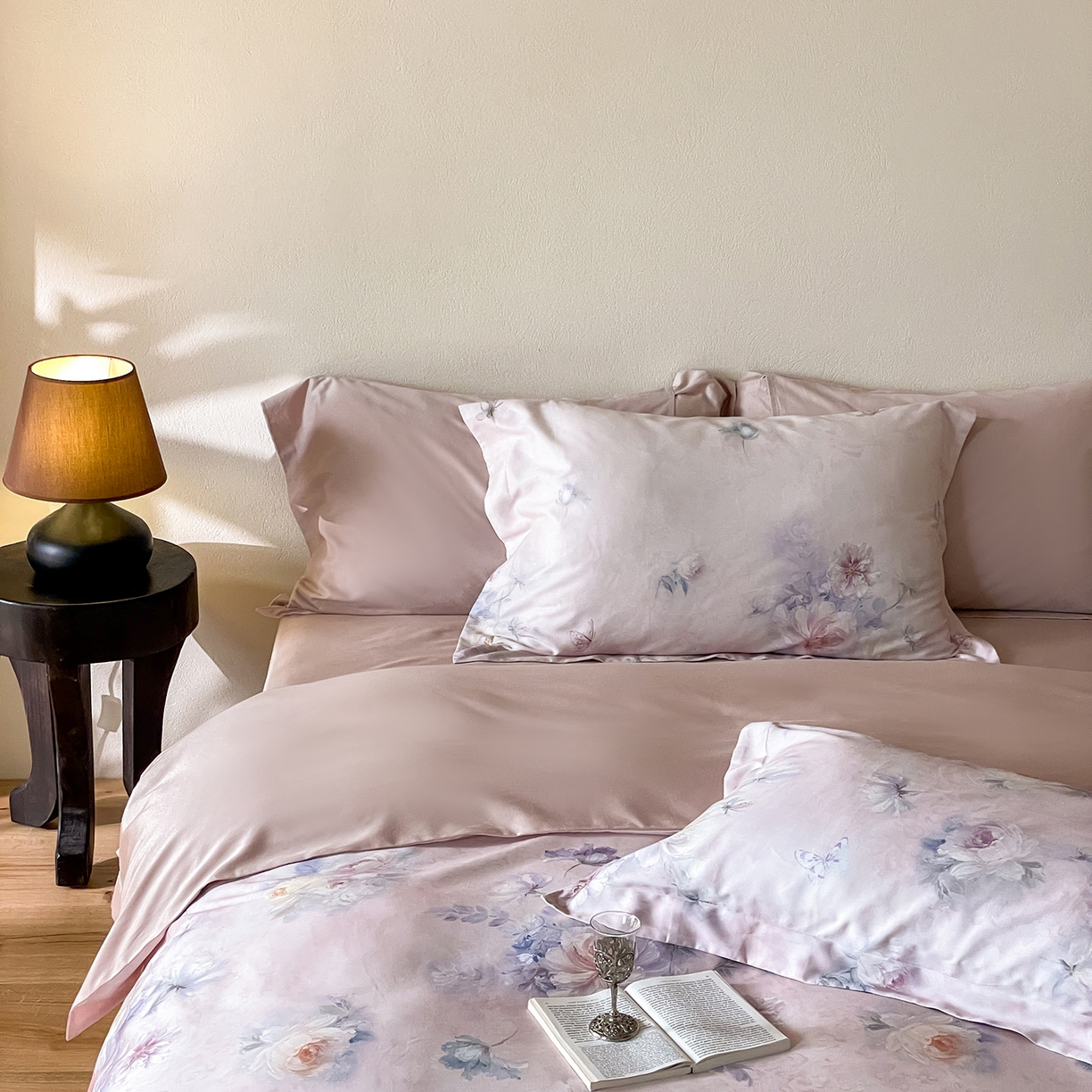 91家纺网 家纺一手货源 找家纺 禾时 2025新款天丝棉磨毛数码印花四件套 花未眠-粉