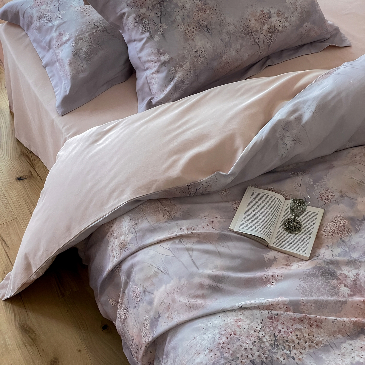 91家纺网 家纺一手货源 找家纺 禾时 2025新款天丝棉磨毛数码印花四件套 桃喜-灰