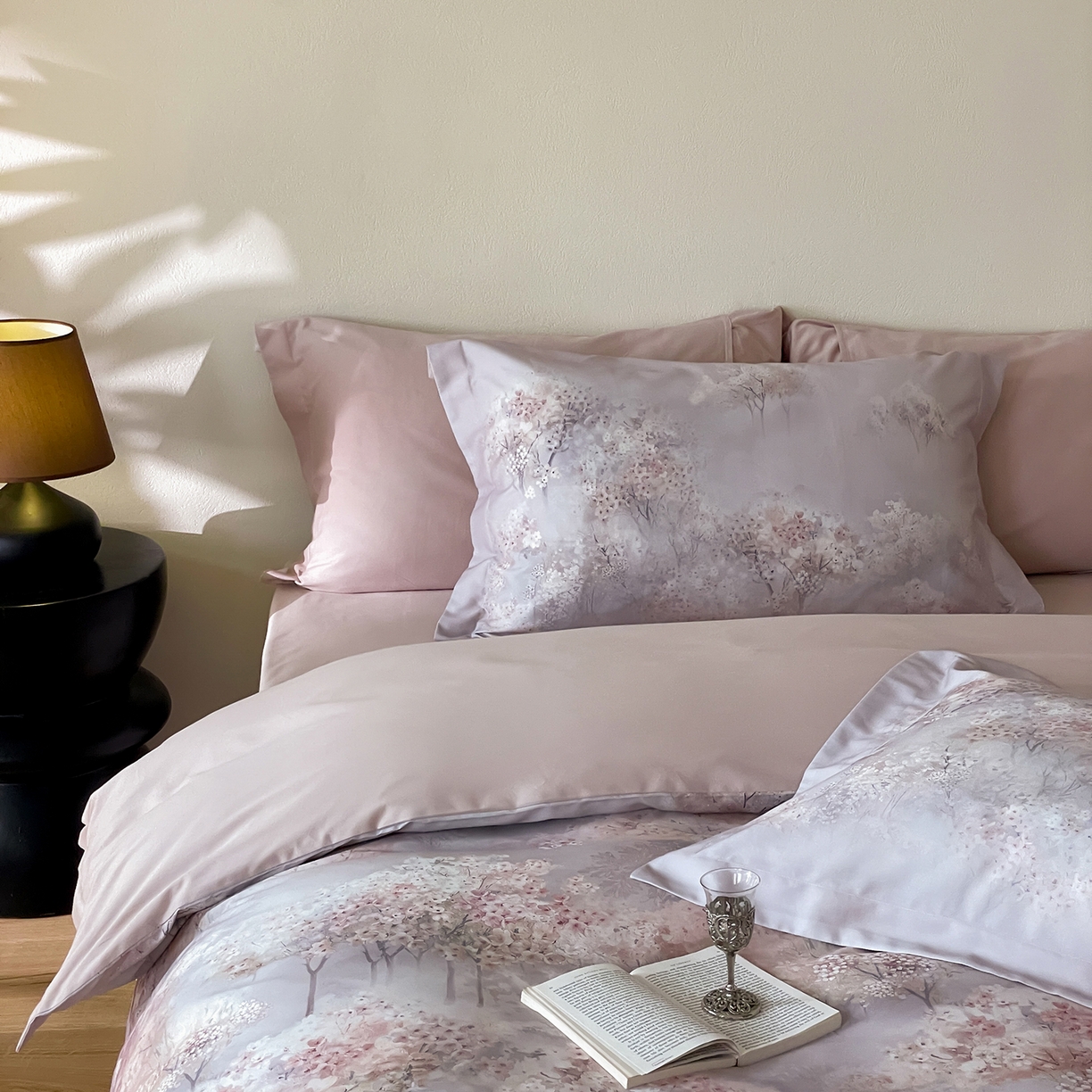 91家纺网 家纺一手货源 找家纺 禾时 2025新款天丝棉磨毛数码印花四件套 桃喜-灰