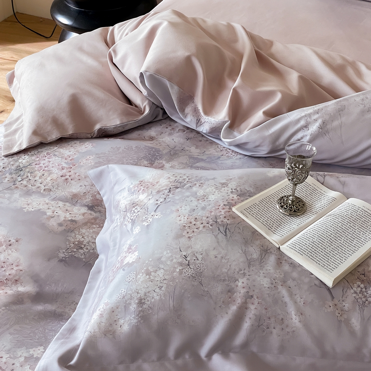 91家纺网 家纺一手货源 找家纺 禾时 2025新款天丝棉磨毛数码印花四件套 桃喜-灰