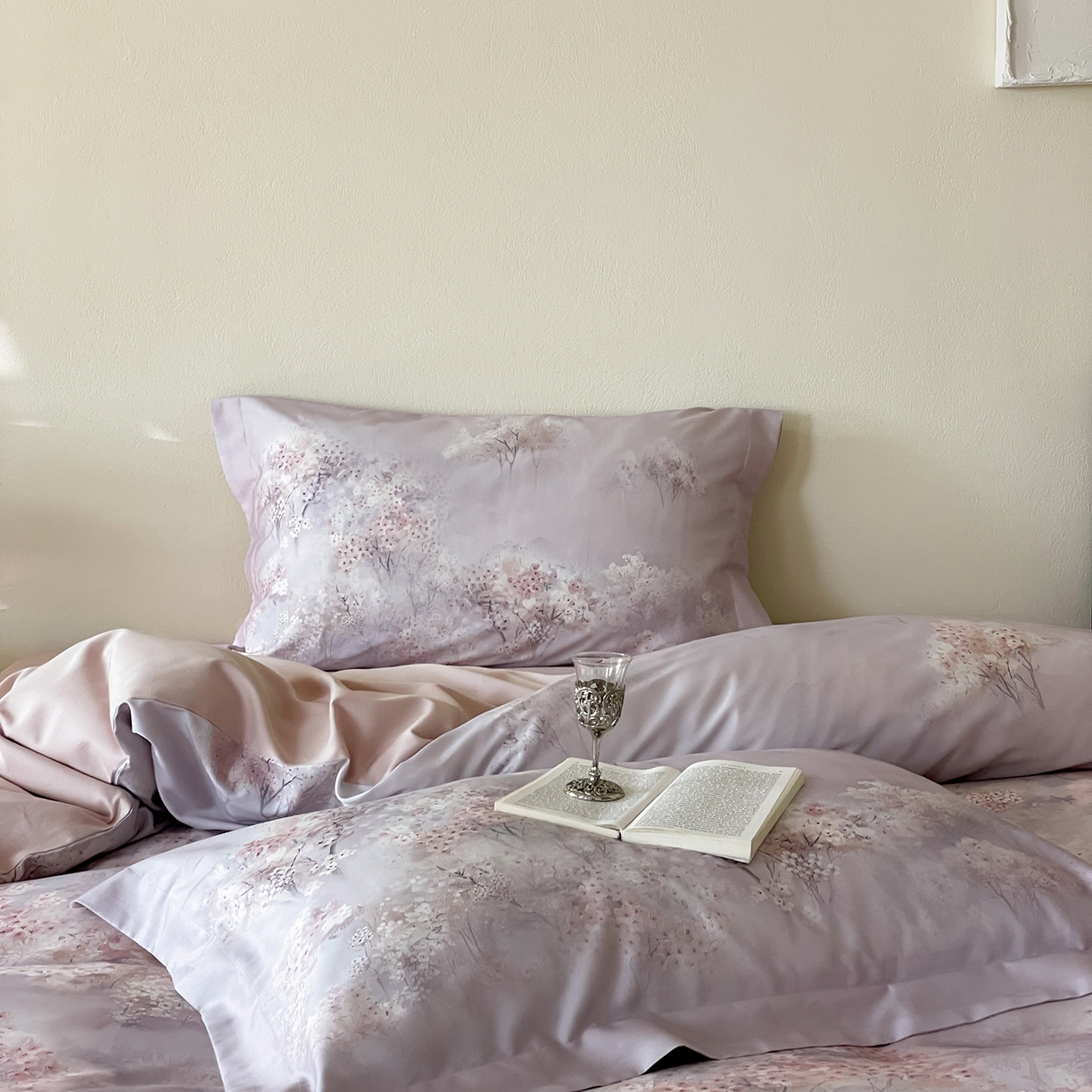 91家纺网 家纺一手货源 找家纺 禾时 2025新款天丝棉磨毛数码印花四件套 桃喜-灰