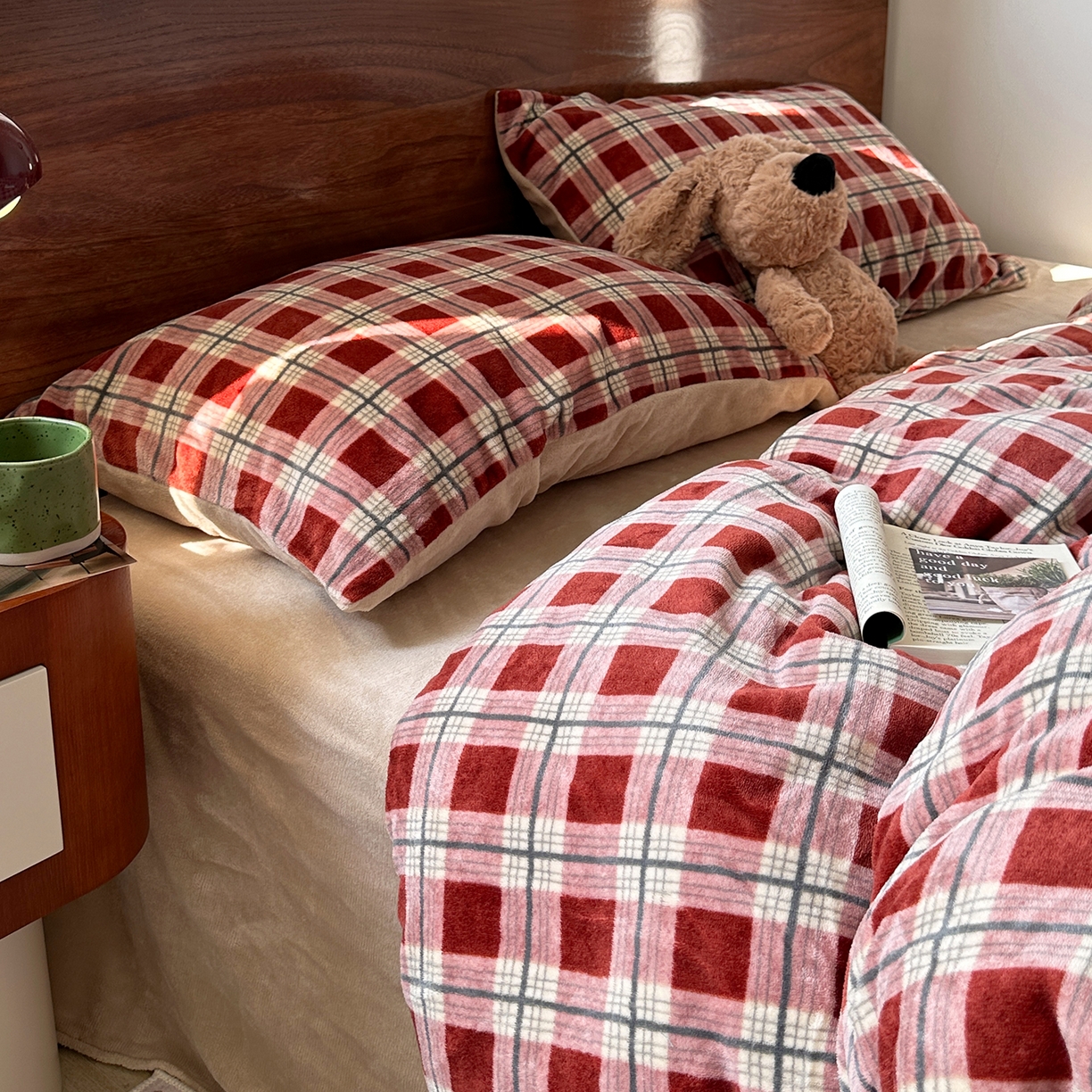 91家纺网 家纺一手货源 找家纺 艾咪-Amy ntmy 2025新款中古风复古格牛奶绒四件套 牛仔格红