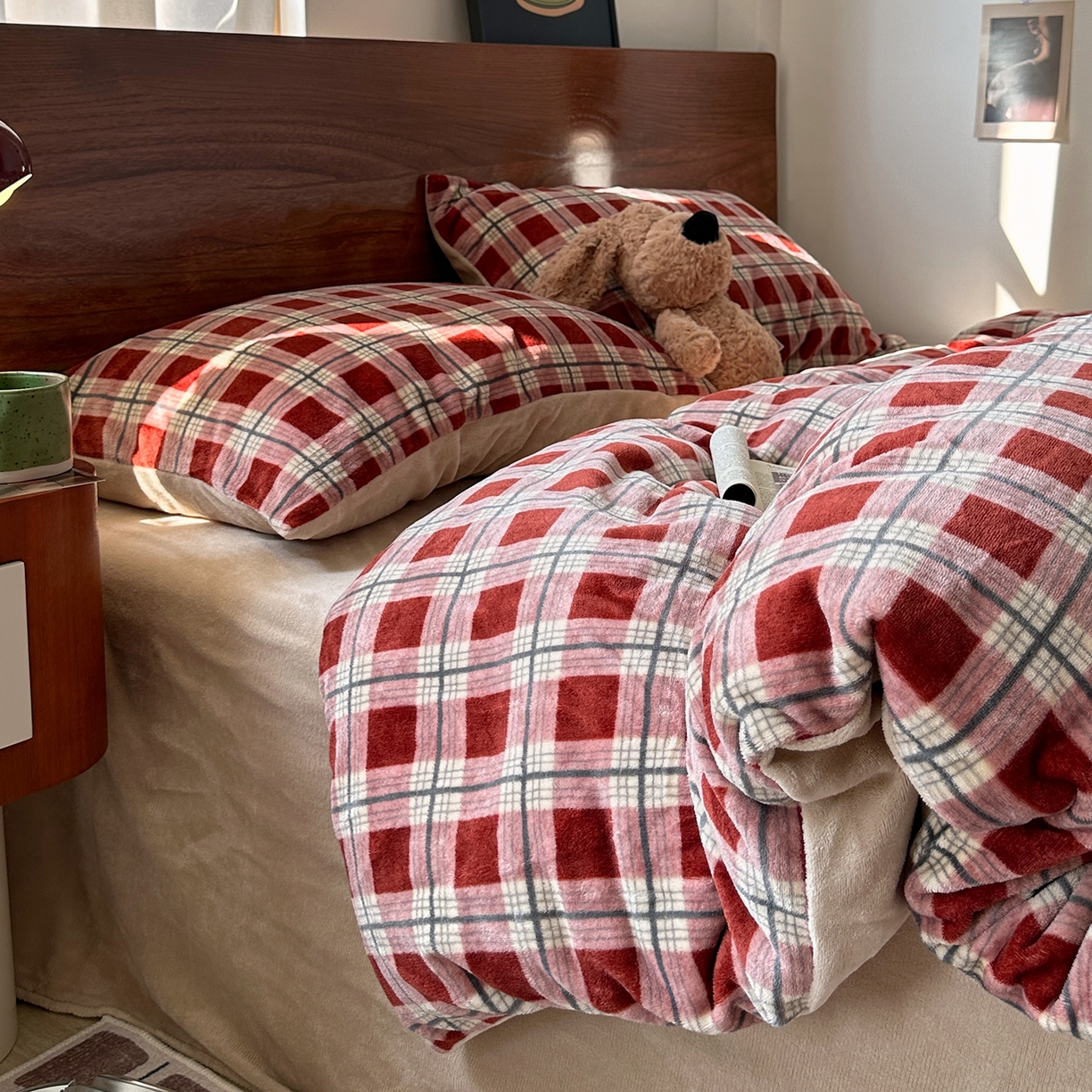 91家纺网 家纺一手货源 找家纺 艾咪-Amy ntmy 2025新款中古风复古格牛奶绒四件套 牛仔格红