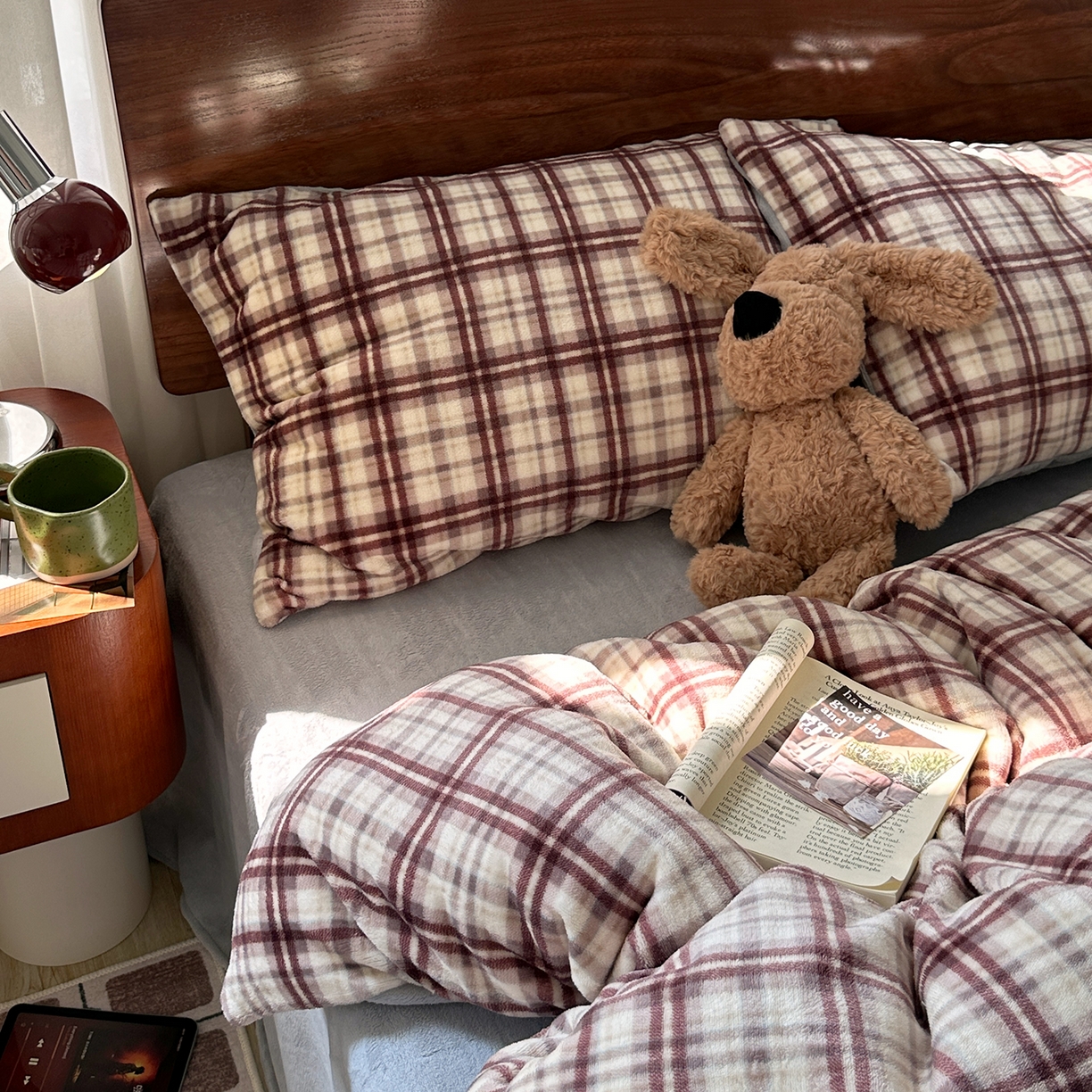 91家纺网 家纺一手货源 找家纺 艾咪-Amy ntmy 2025新款中古风复古格牛奶绒四件套 伊索紫