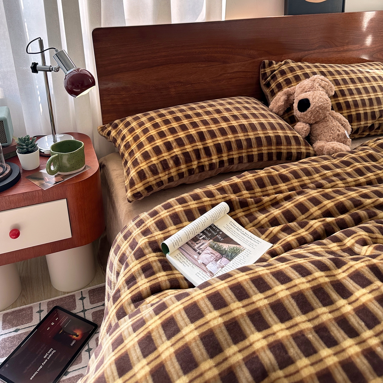 91家纺网 家纺一手货源 找家纺 艾咪-Amy ntmy 2025新款中古风复古格牛奶绒四件套 可乐加糖