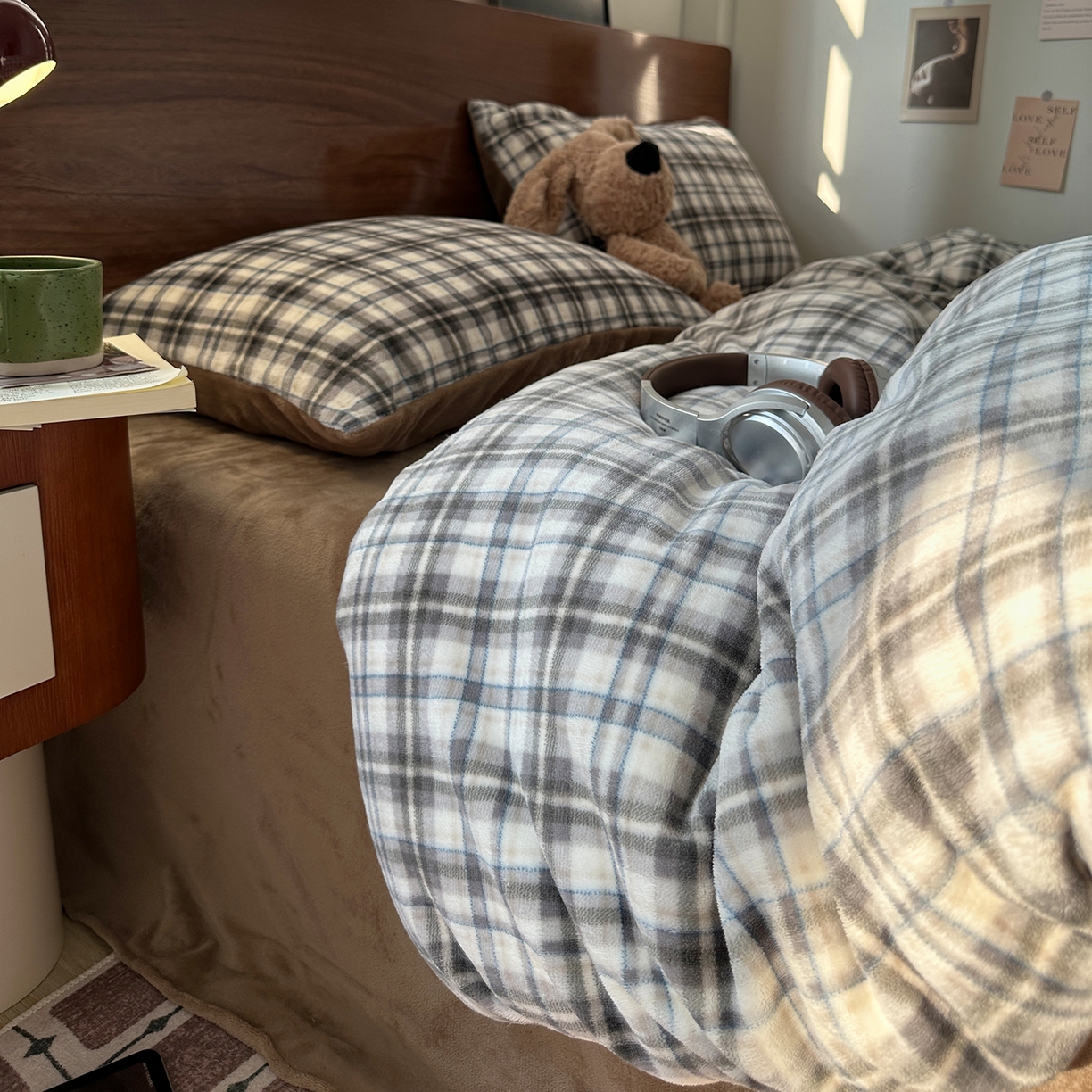 91家纺网 家纺一手货源 找家纺 艾咪-Amy ntmy 2025新款中古风复古格牛奶绒四件套 伊索卡其