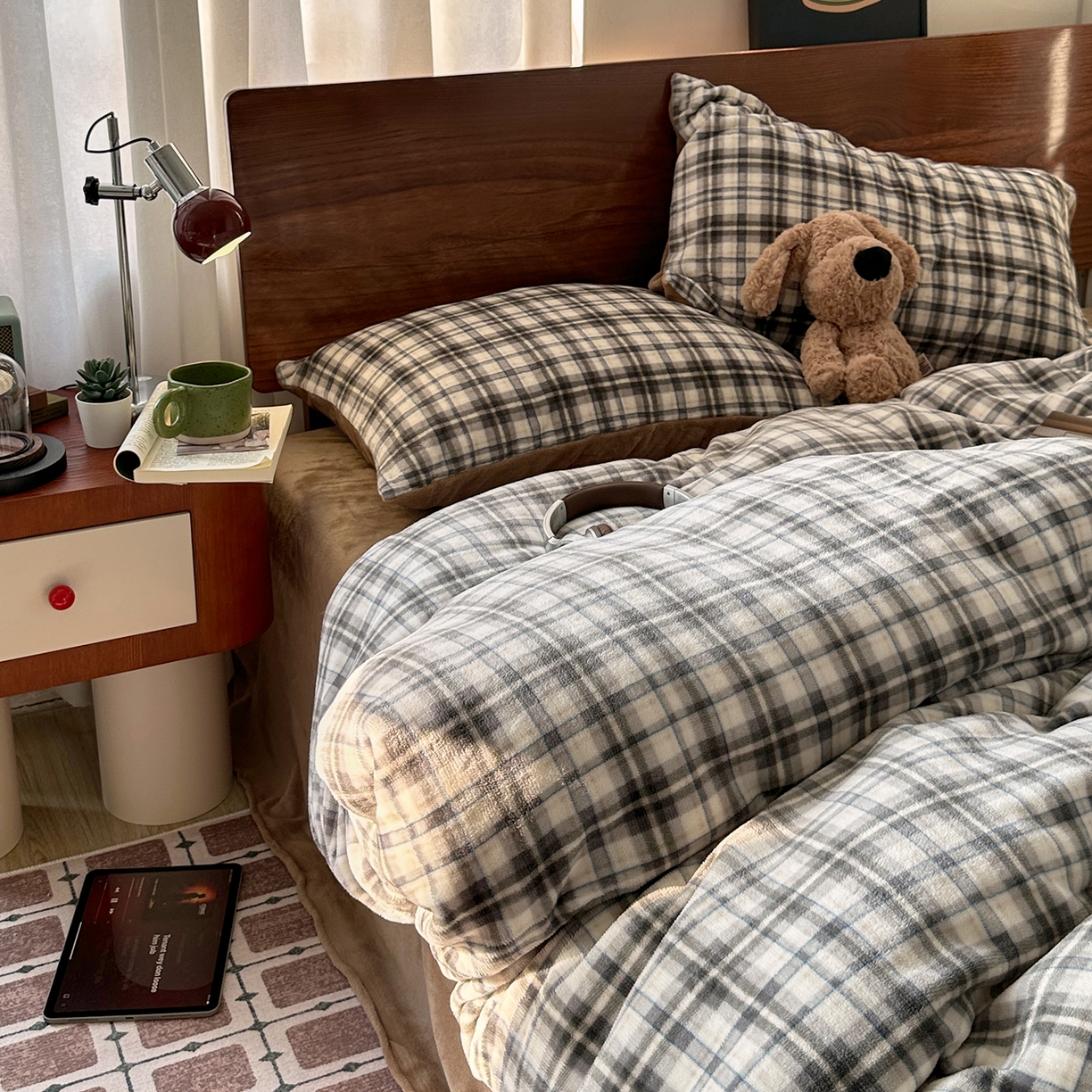 91家纺网 家纺一手货源 找家纺 艾咪-Amy ntmy 2025新款中古风复古格牛奶绒四件套 伊索卡其