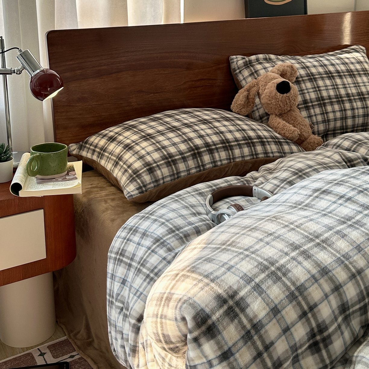 91家纺网 家纺一手货源 找家纺 艾咪-Amy ntmy 2025新款中古风复古格牛奶绒四件套 伊索卡其