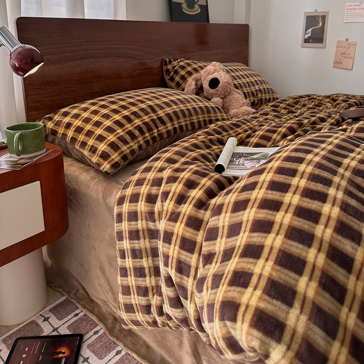 91家纺网 家纺一手货源 找家纺 艾咪-Amy ntmy 2025新款中古风复古格牛奶绒四件套 可乐加糖