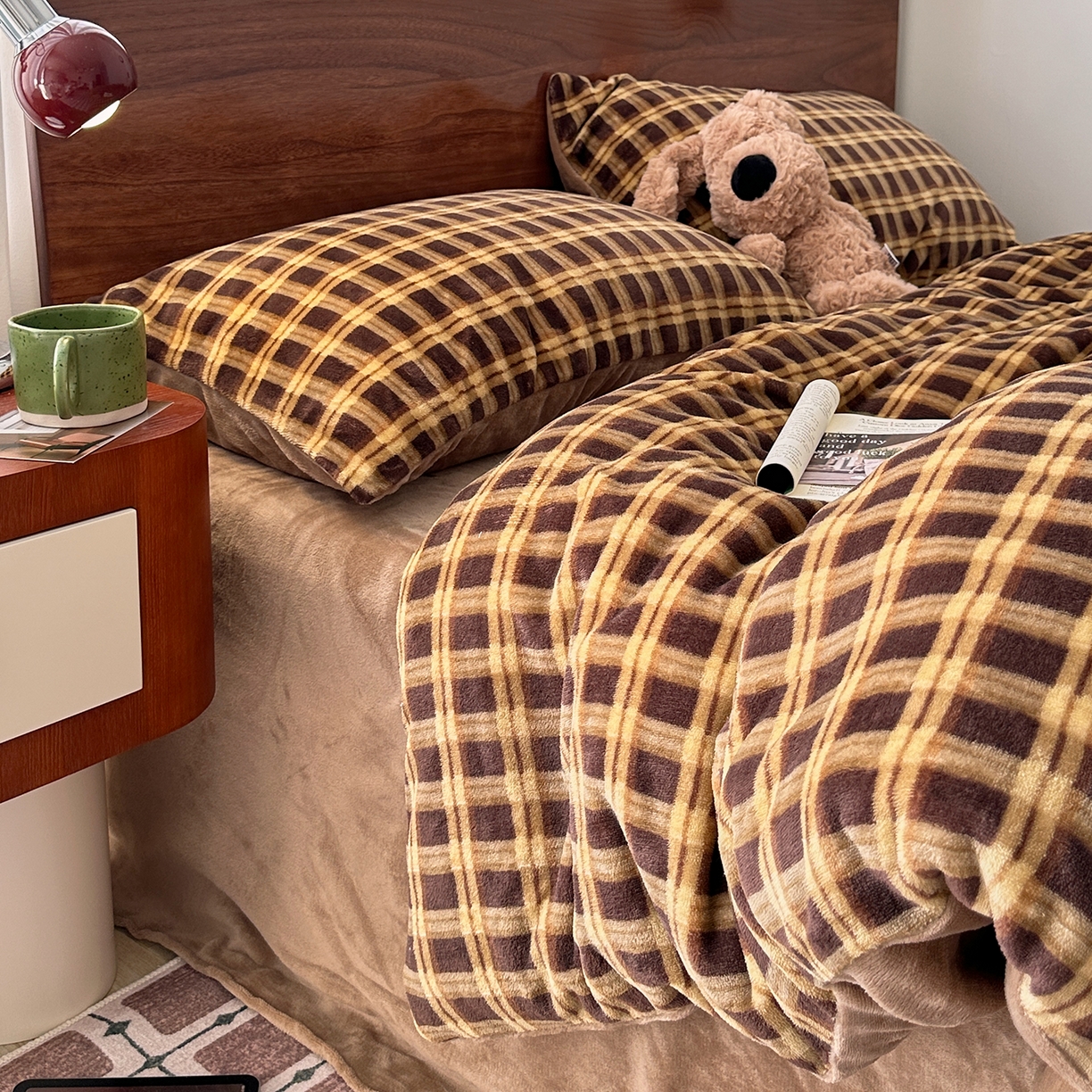 91家纺网 家纺一手货源 找家纺 艾咪-Amy ntmy 2025新款中古风复古格牛奶绒四件套 可乐加糖