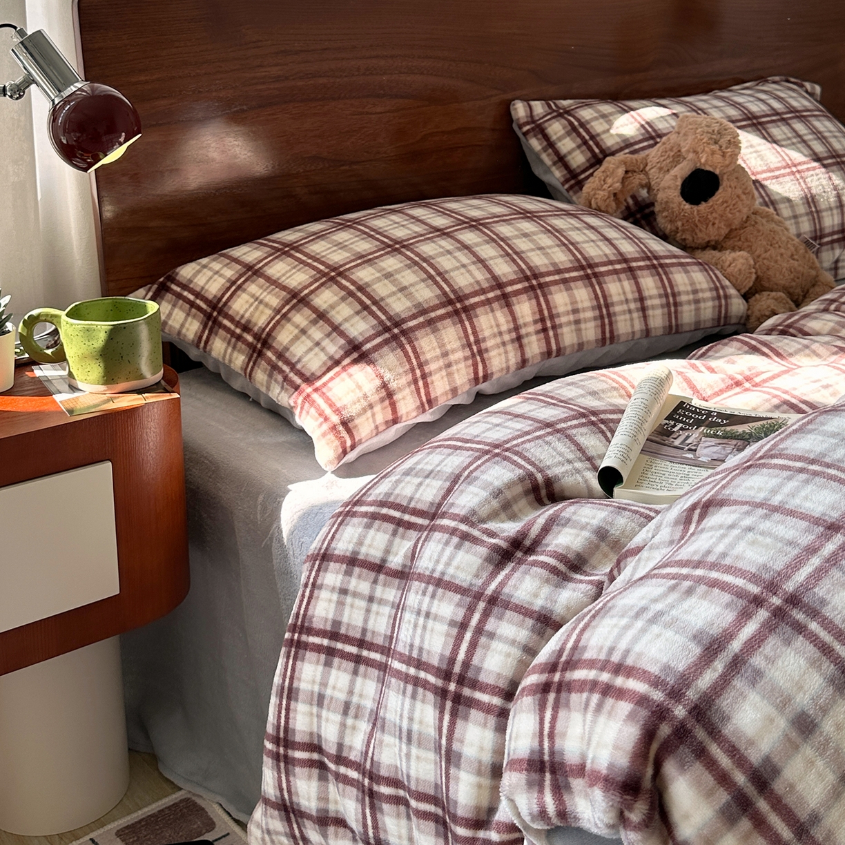 91家纺网 家纺一手货源 找家纺 艾咪-Amy ntmy 2025新款中古风复古格牛奶绒四件套 伊索紫