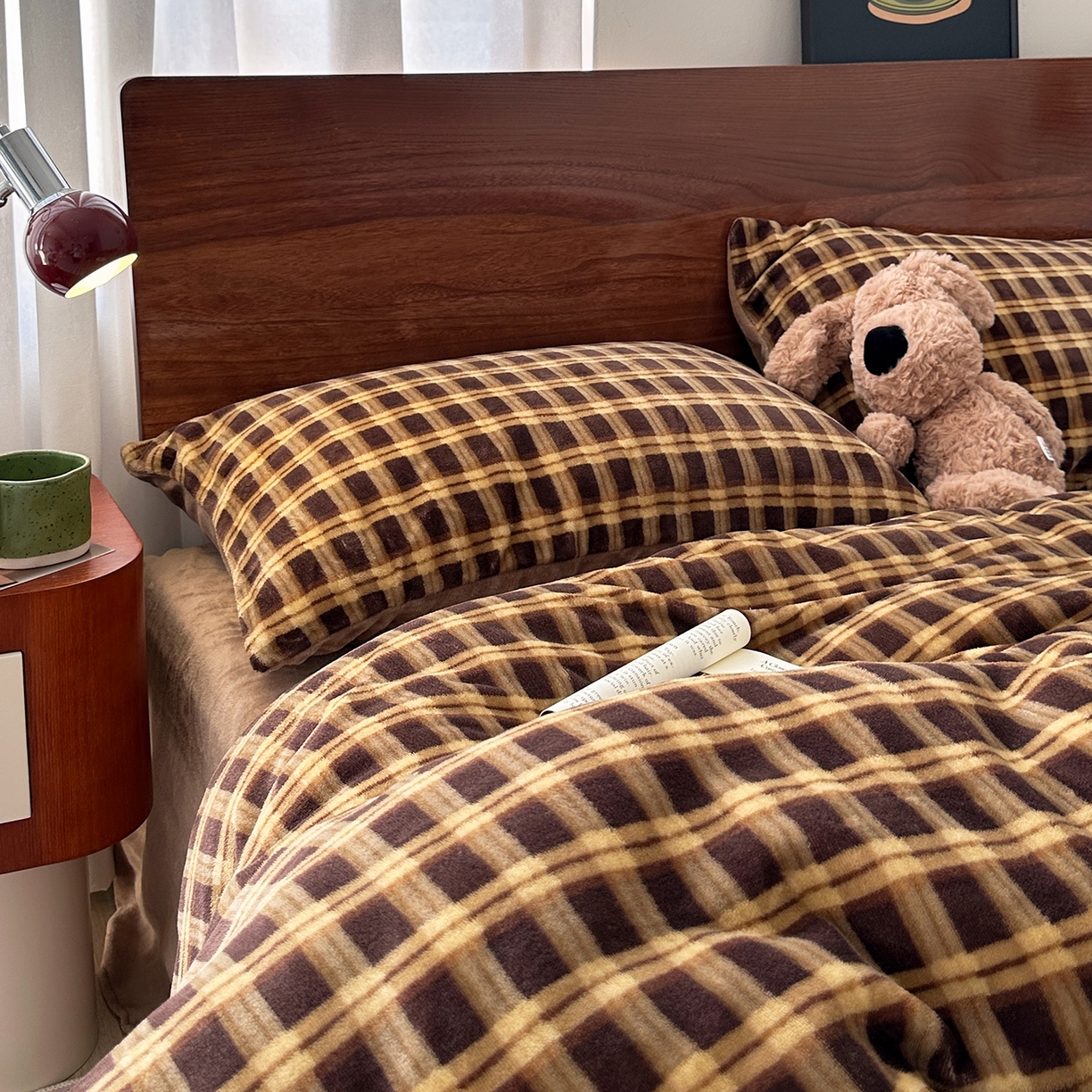 91家纺网 家纺一手货源 找家纺 艾咪-Amy ntmy 2025新款中古风复古格牛奶绒四件套 可乐加糖