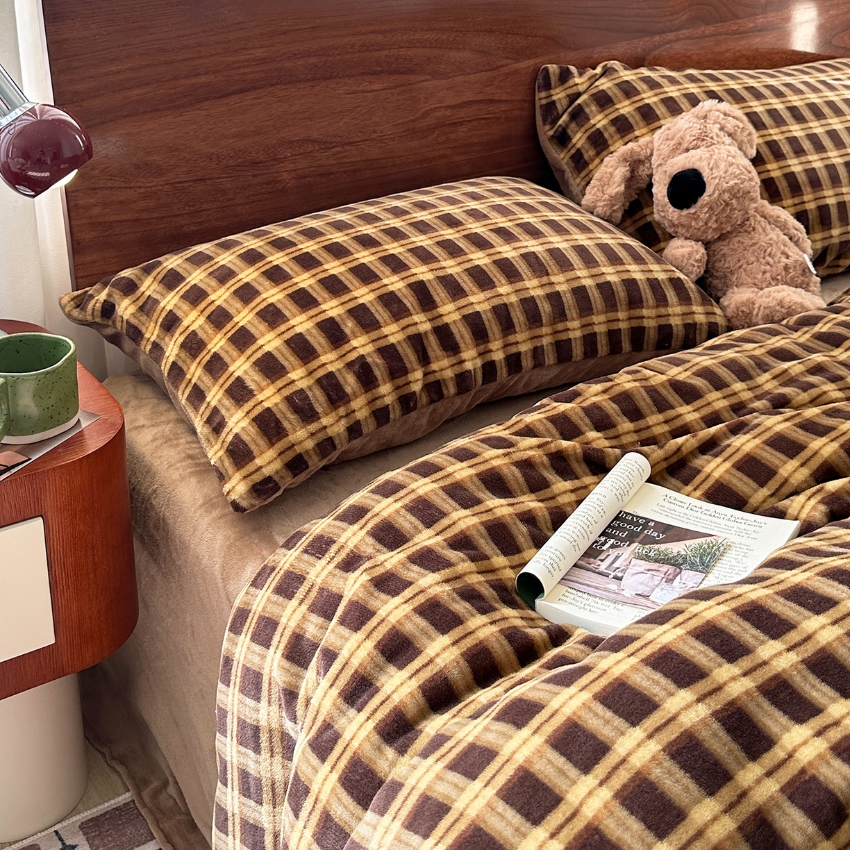 91家纺网 家纺一手货源 找家纺 艾咪-Amy ntmy 2025新款中古风复古格牛奶绒四件套 可乐加糖