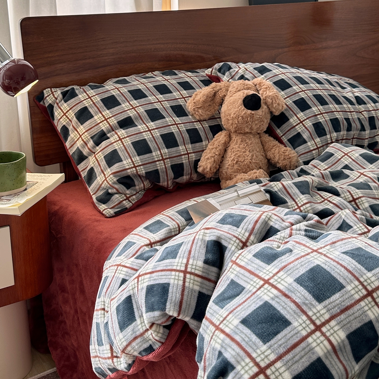 91家纺网 家纺一手货源 找家纺 艾咪-Amy ntmy 2025新款中古风复古格牛奶绒四件套 焦糖蓝格