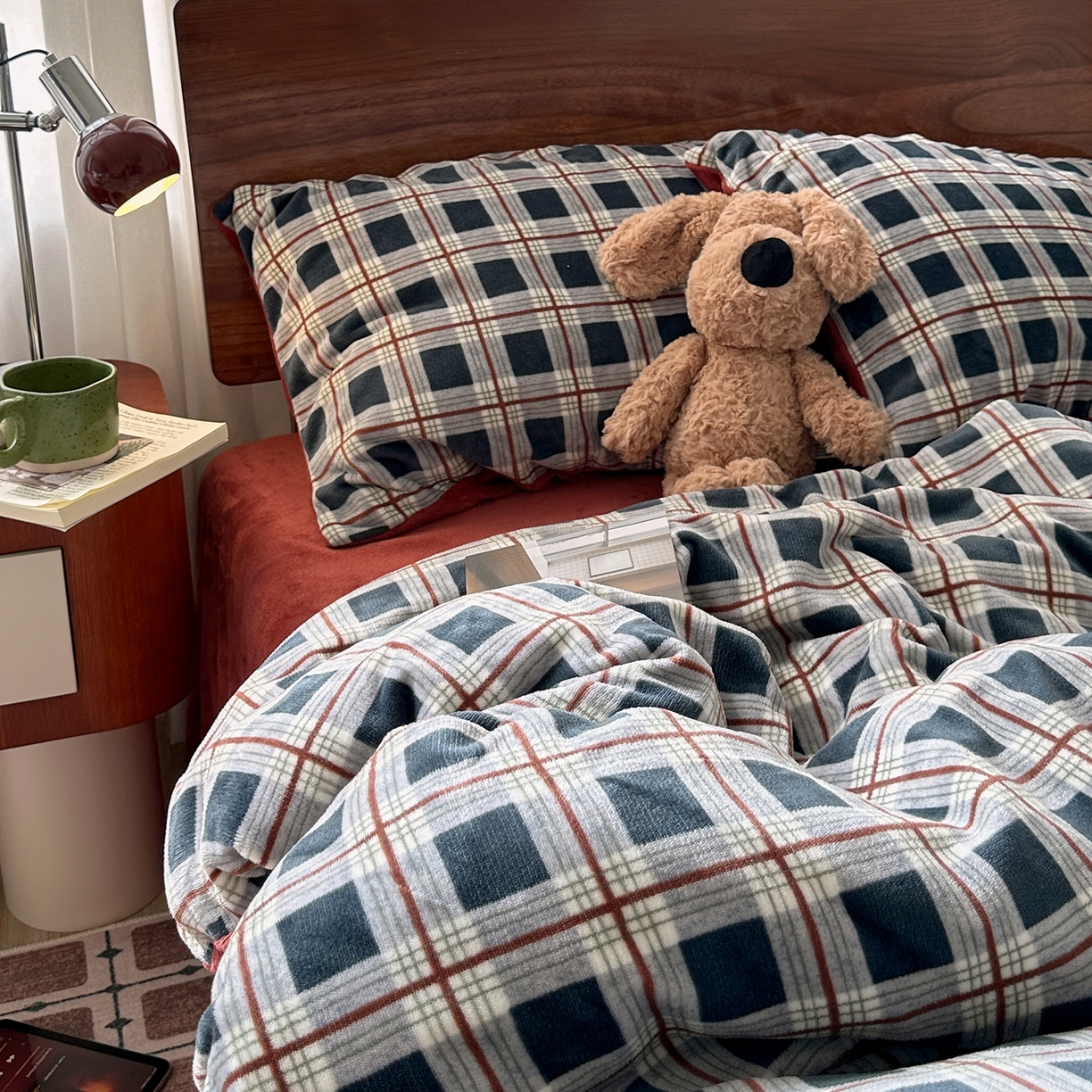 91家纺网 家纺一手货源 找家纺 艾咪-Amy ntmy 2025新款中古风复古格牛奶绒四件套 焦糖蓝格