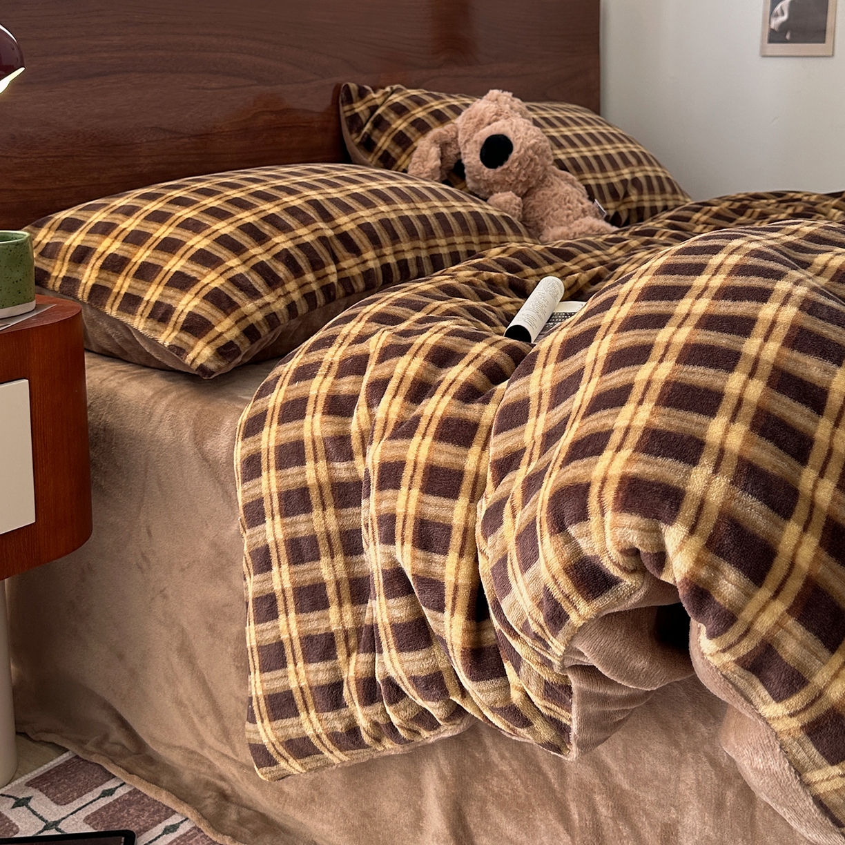 91家纺网 家纺一手货源 找家纺 艾咪-Amy ntmy 2025新款中古风复古格牛奶绒四件套 可乐加糖