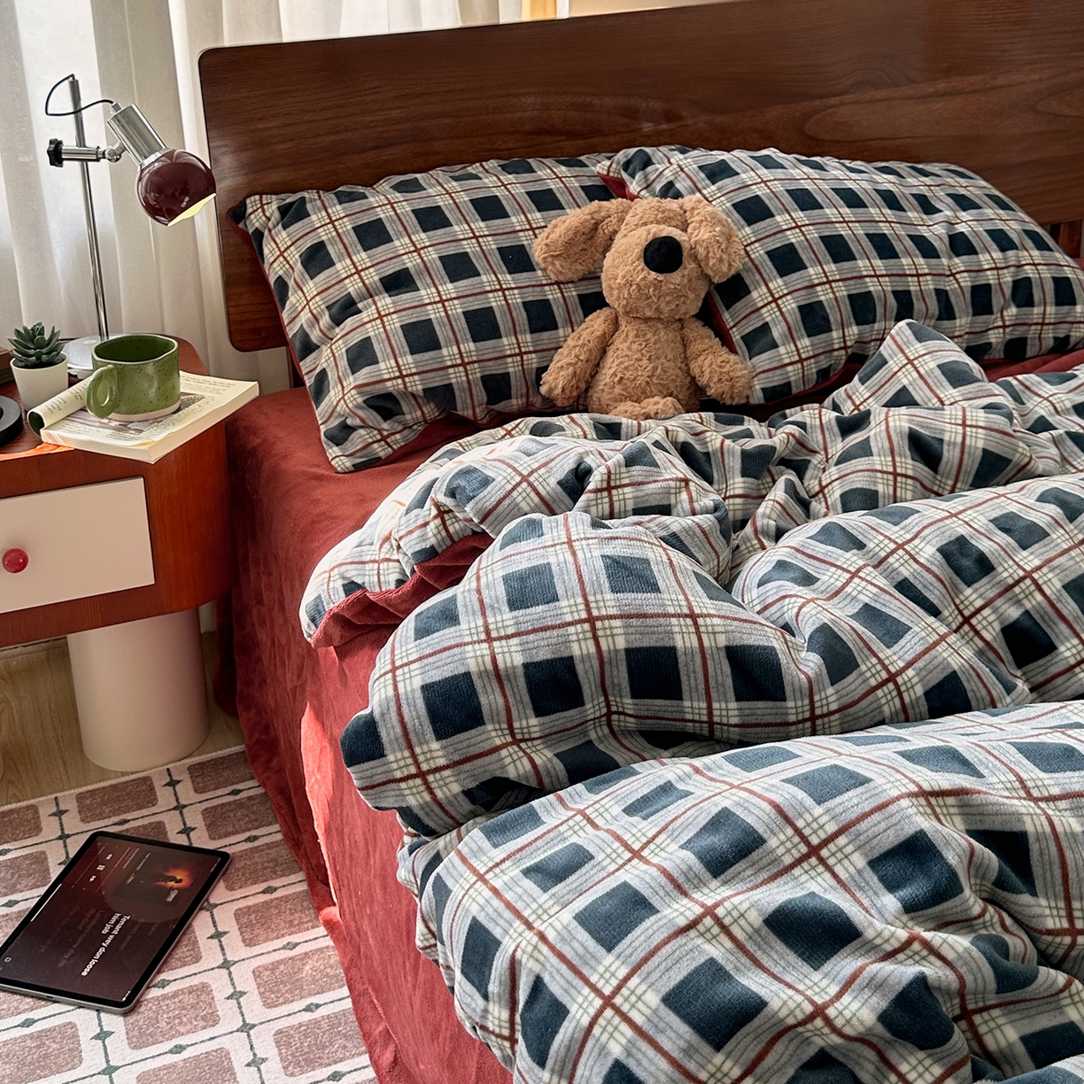 91家纺网 家纺一手货源 找家纺 艾咪-Amy ntmy 2025新款中古风复古格牛奶绒四件套 焦糖蓝格