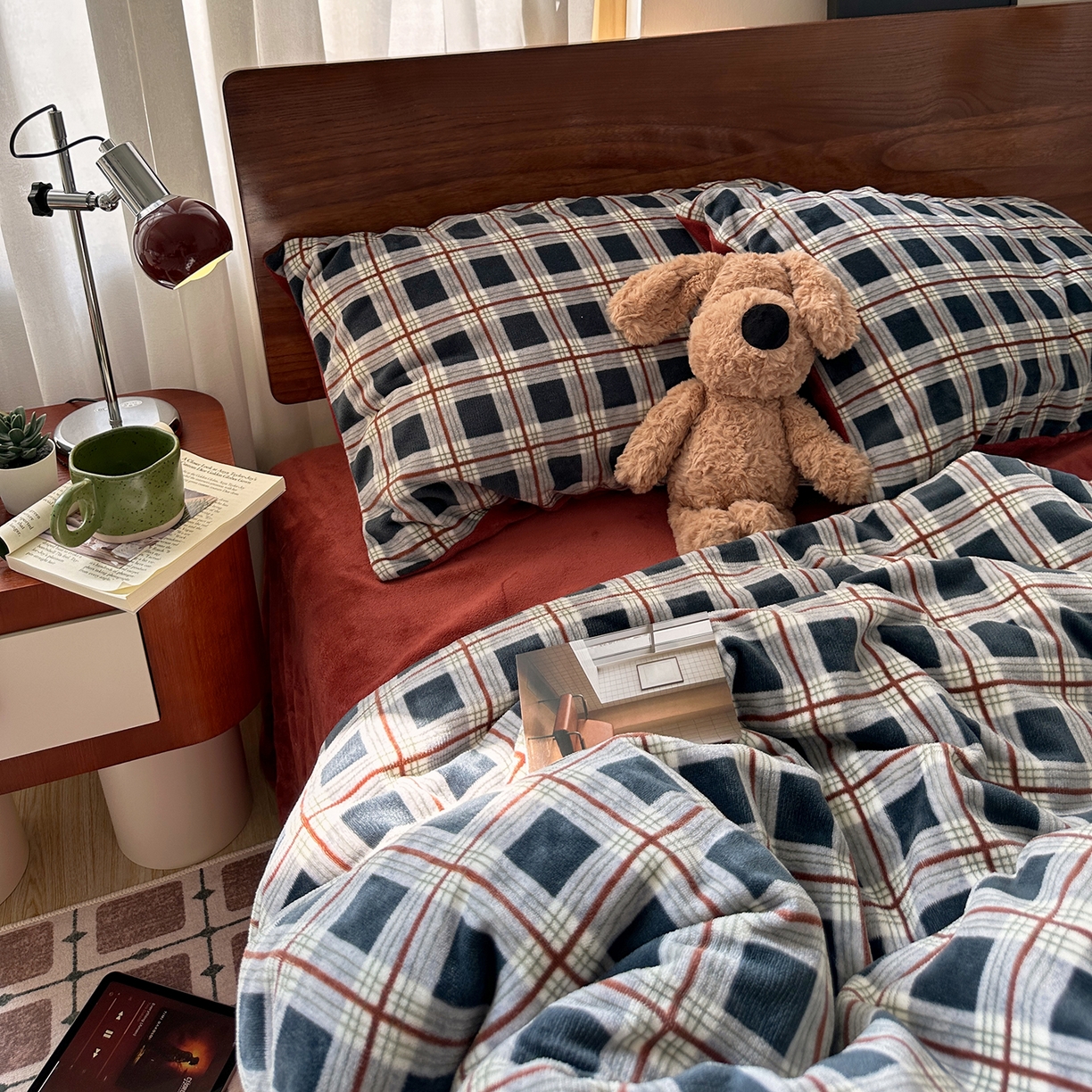 91家纺网 家纺一手货源 找家纺 艾咪-Amy ntmy 2025新款中古风复古格牛奶绒四件套 焦糖蓝格