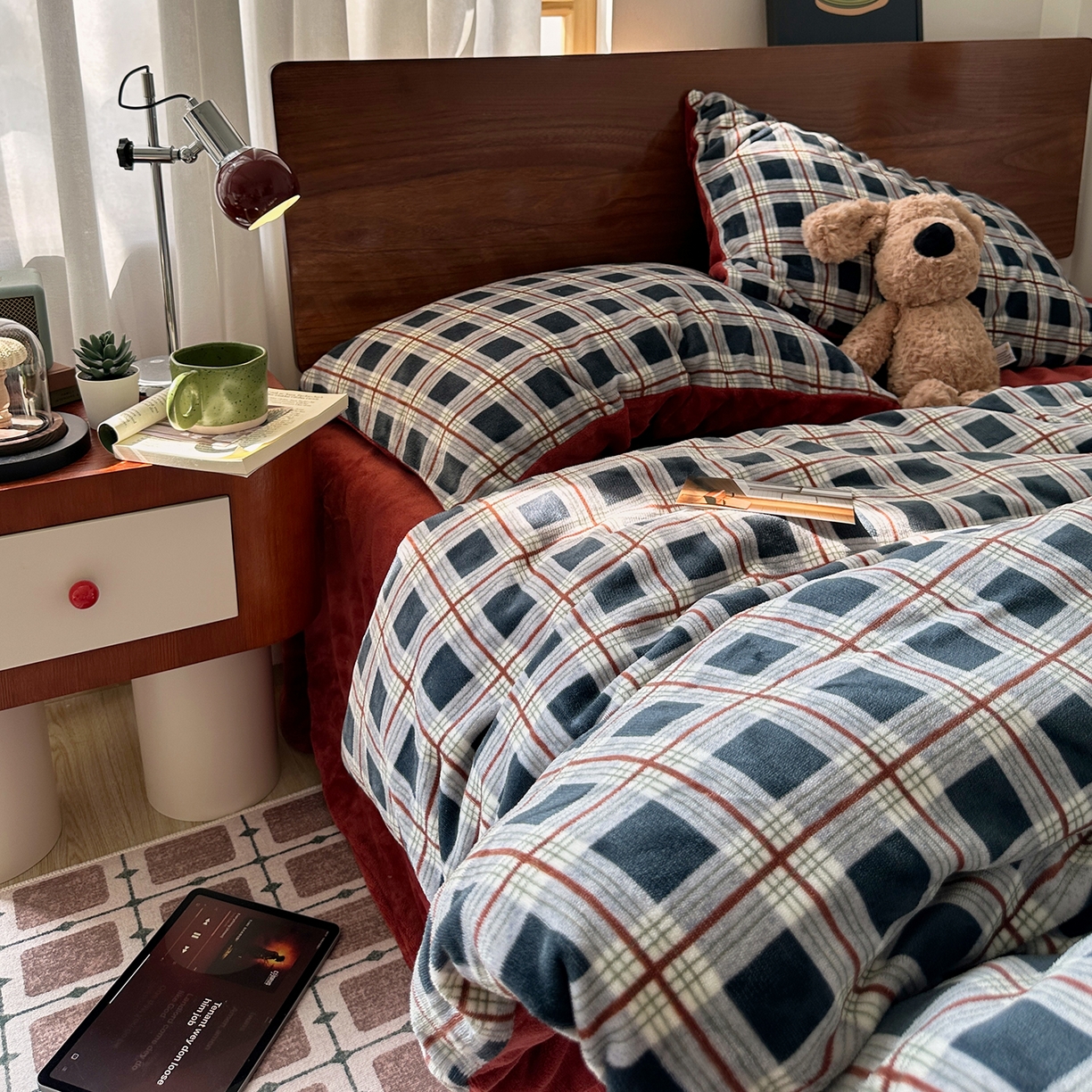 91家纺网 家纺一手货源 找家纺 艾咪-Amy ntmy 2025新款中古风复古格牛奶绒四件套 焦糖蓝格