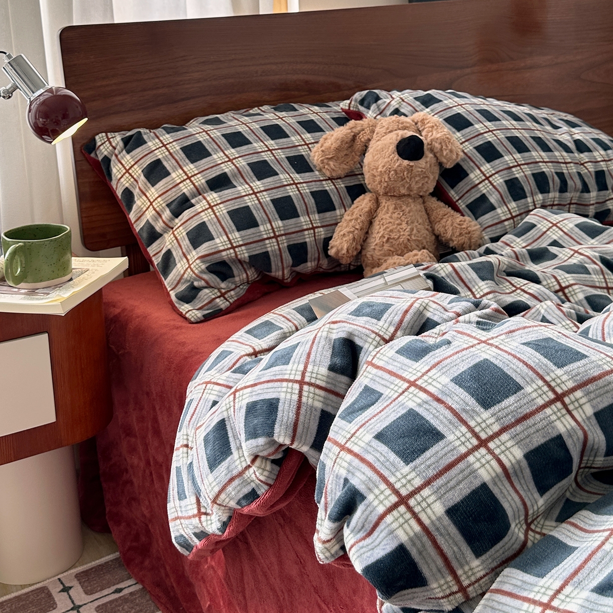 91家纺网 家纺一手货源 找家纺 艾咪-Amy ntmy 2025新款中古风复古格牛奶绒四件套 焦糖蓝格