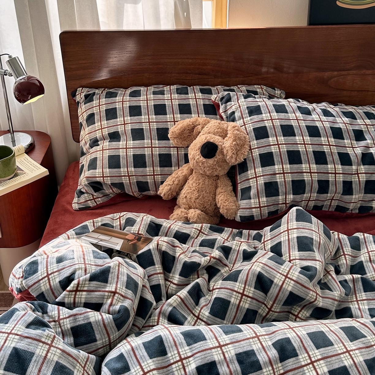 91家纺网 家纺一手货源 找家纺 艾咪-Amy ntmy 2025新款中古风复古格牛奶绒四件套 焦糖蓝格