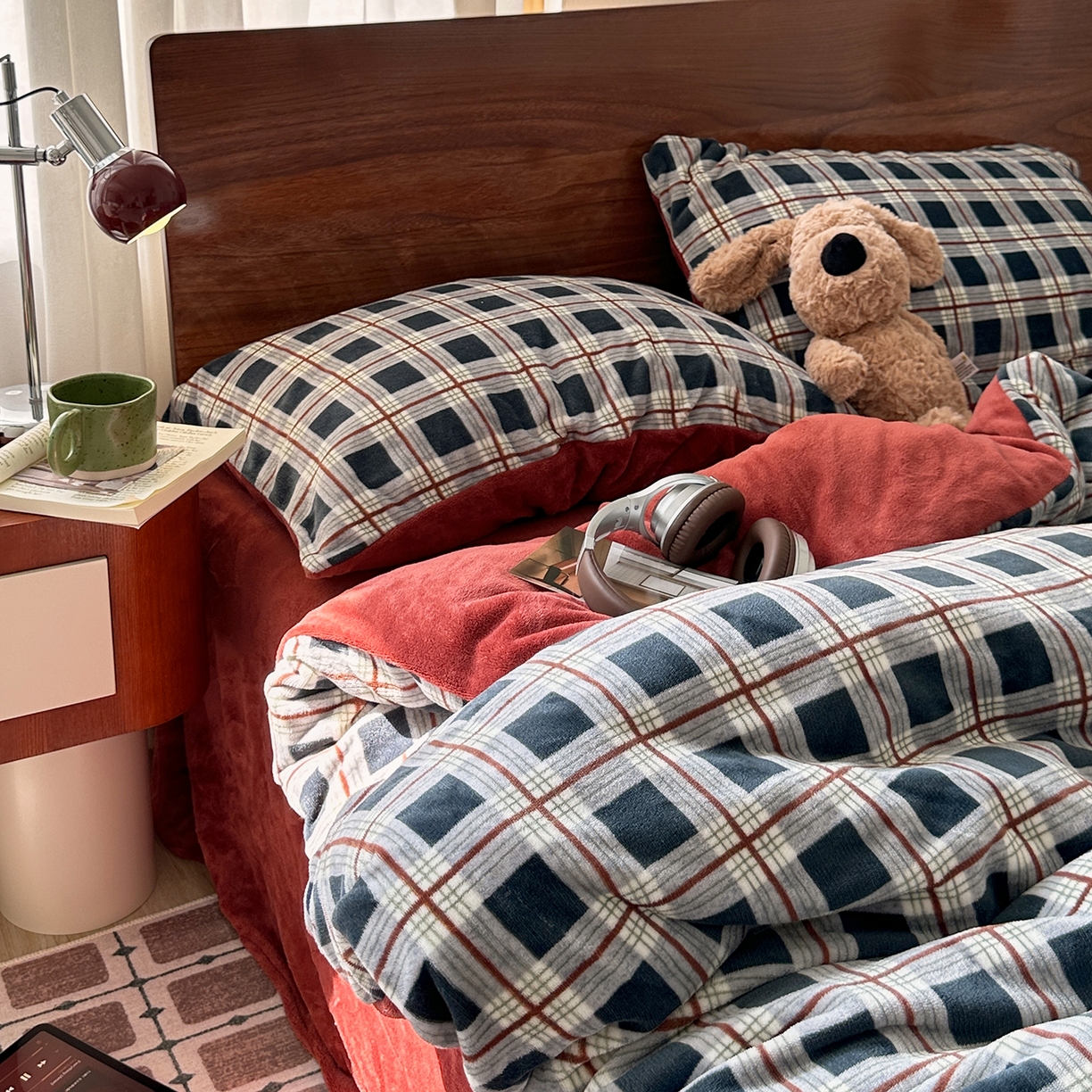 91家纺网 家纺一手货源 找家纺 艾咪-Amy ntmy 2025新款中古风复古格牛奶绒四件套 焦糖蓝格