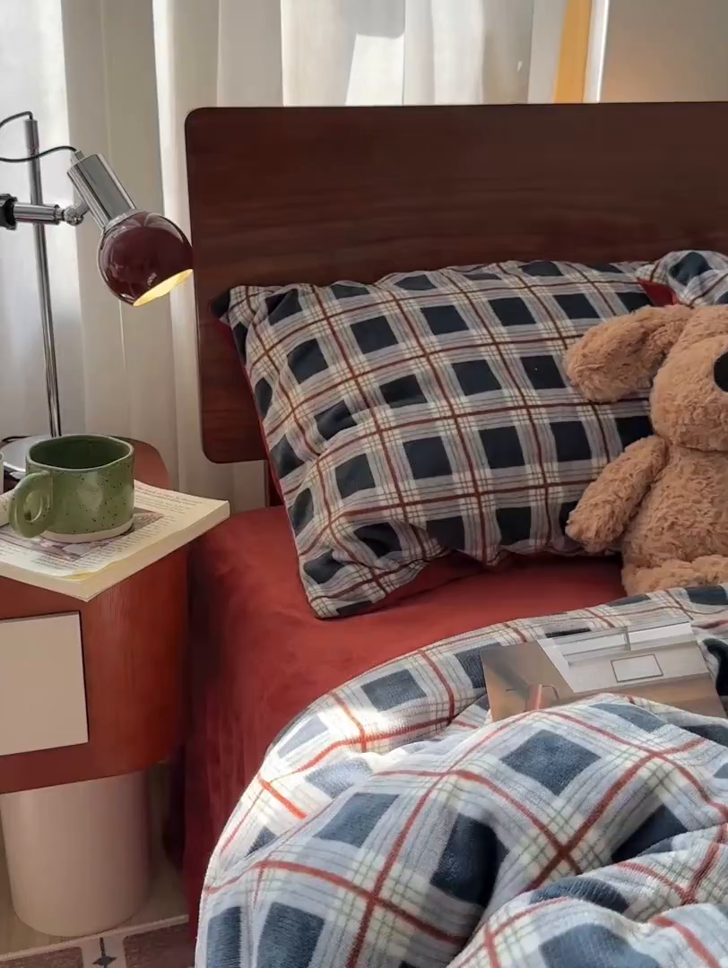 91家纺网 家纺一手货源 找家纺 艾咪-Amy ntmy 2025新款中古风复古格牛奶绒四件套 焦糖蓝格