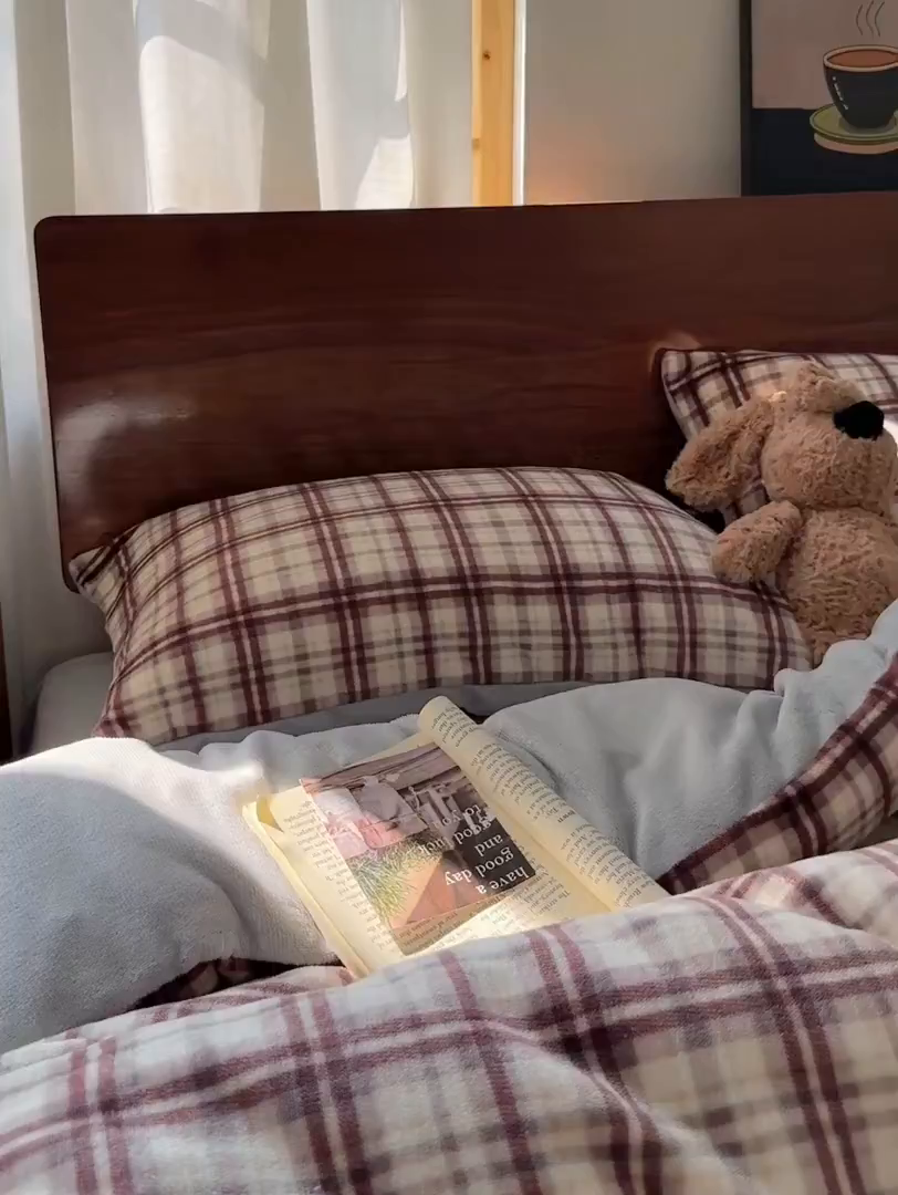 91家纺网 家纺一手货源 找家纺 艾咪-Amy ntmy 2025新款中古风复古格牛奶绒四件套 伊索紫