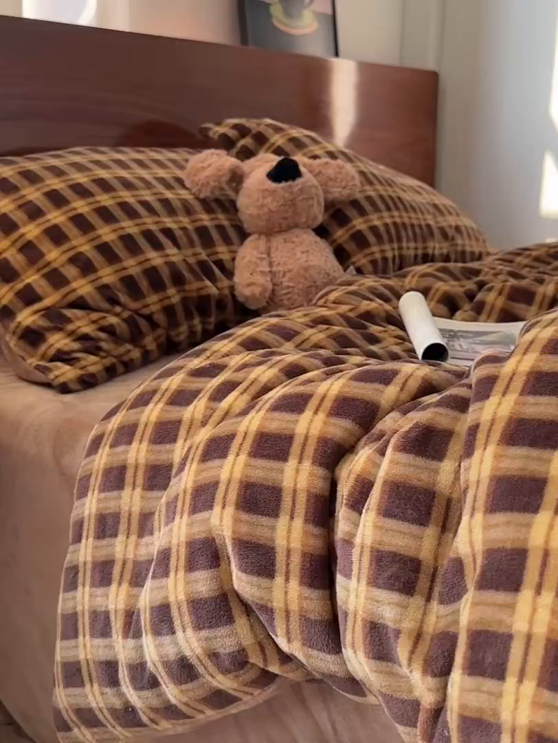 91家纺网 家纺一手货源 找家纺 艾咪-Amy ntmy 2025新款中古风复古格牛奶绒四件套 可乐加糖