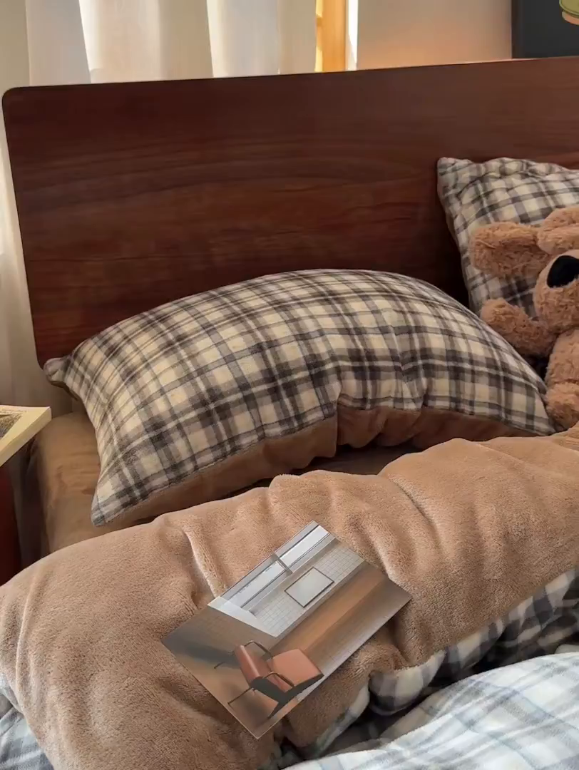 91家纺网 家纺一手货源 找家纺 艾咪-Amy ntmy 2025新款中古风复古格牛奶绒四件套 伊索卡其