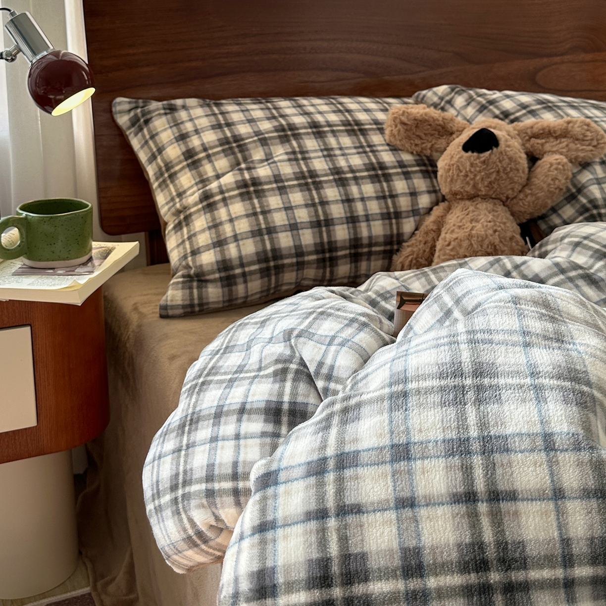 91家纺网 家纺一手货源 找家纺 艾咪-Amy ntmy 2025新款中古风复古格牛奶绒四件套 伊索卡其