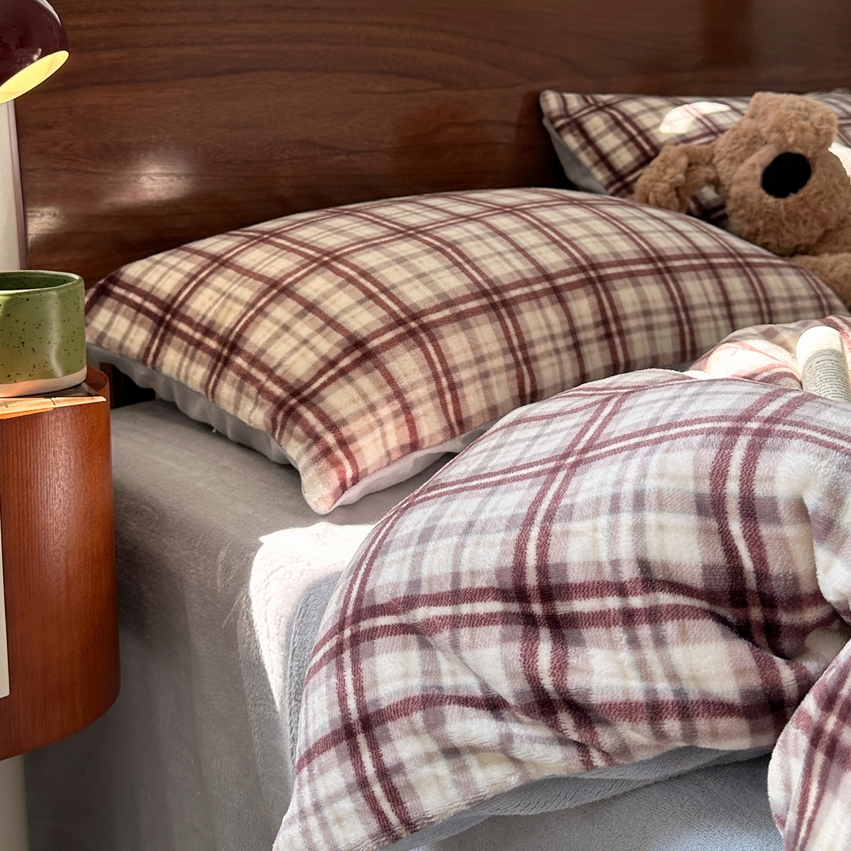 91家纺网 家纺一手货源 找家纺 艾咪-Amy ntmy 2025新款中古风复古格牛奶绒四件套 伊索紫