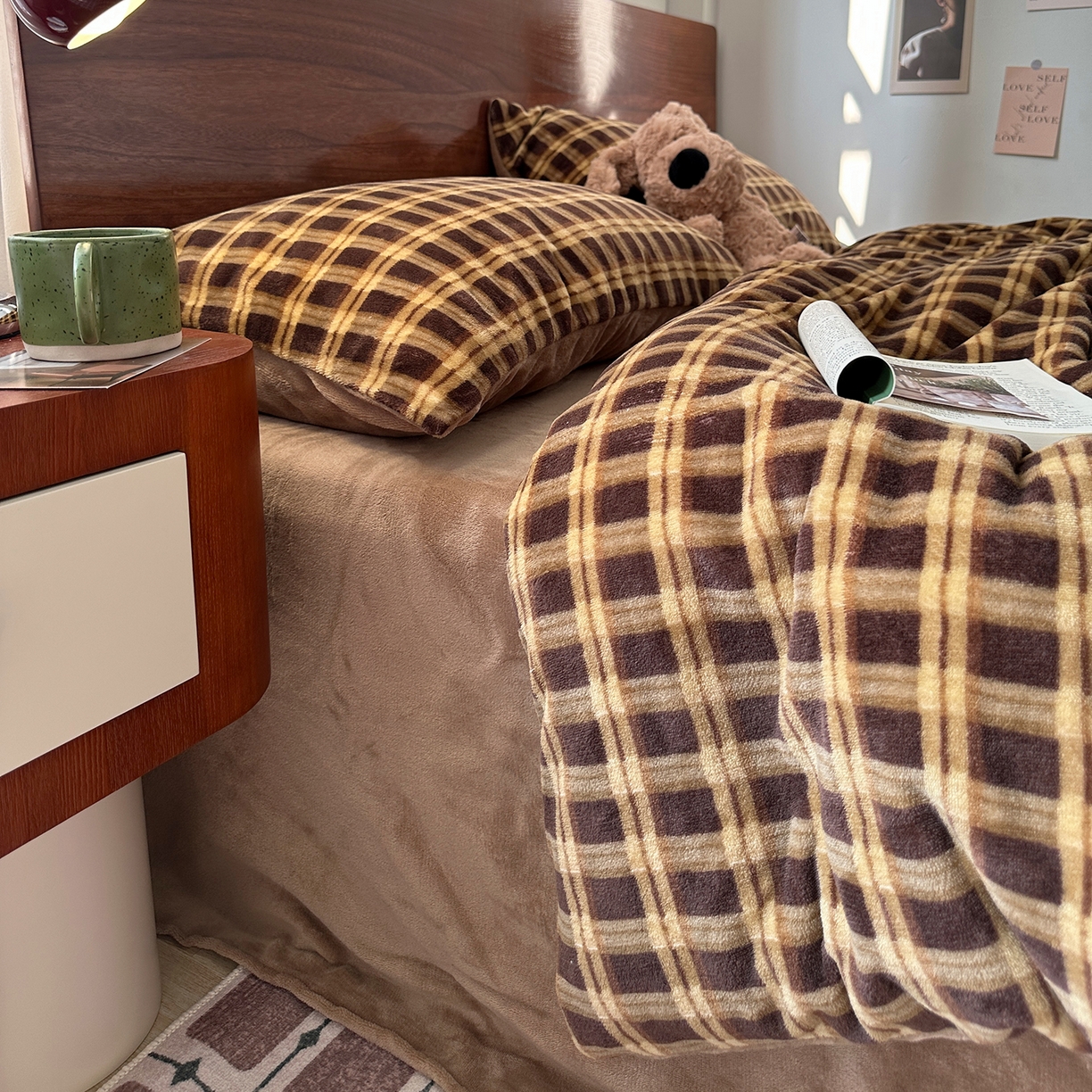 91家纺网 家纺一手货源 找家纺 艾咪-Amy ntmy 2025新款中古风复古格牛奶绒四件套 可乐加糖