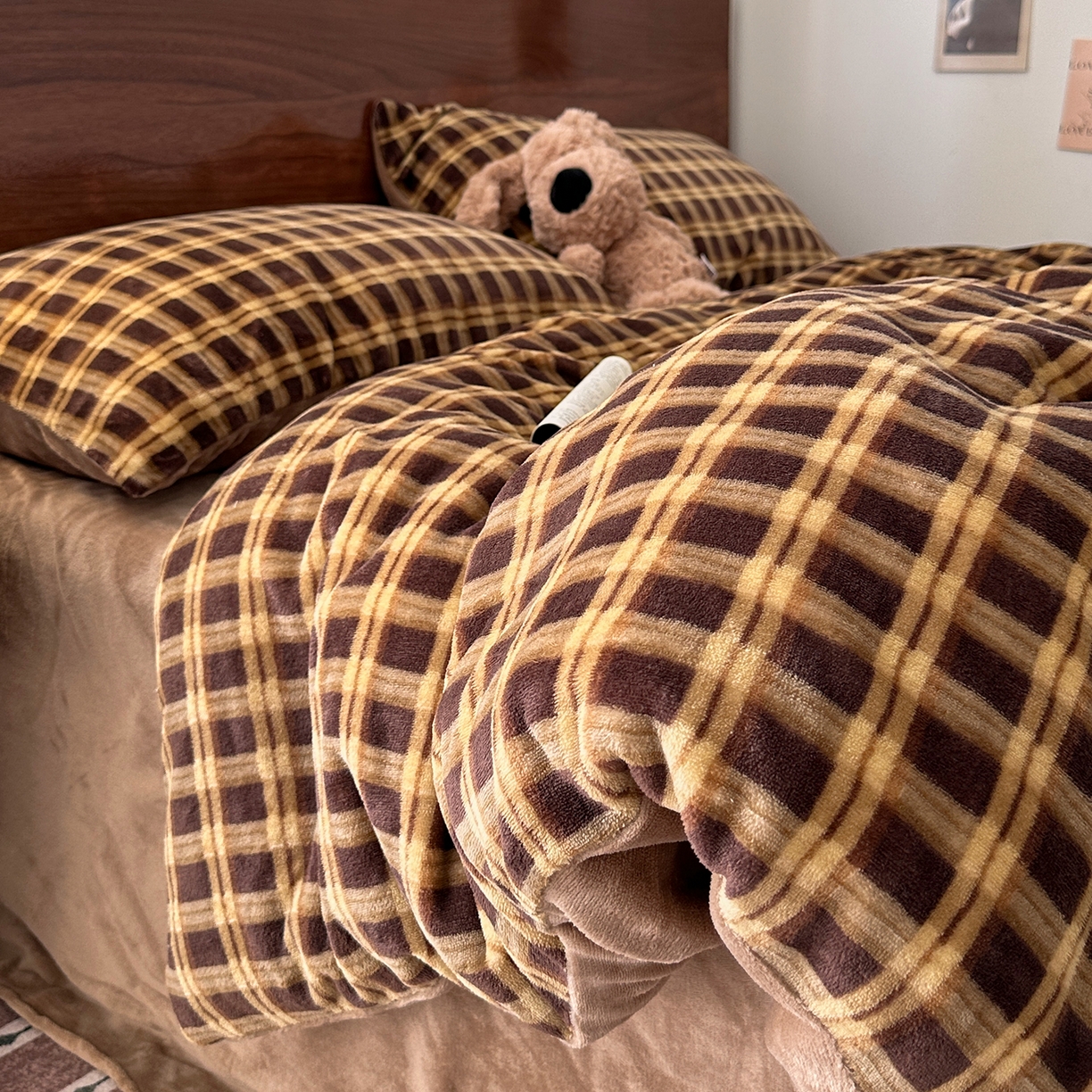 91家纺网 家纺一手货源 找家纺 艾咪-Amy ntmy 2025新款中古风复古格牛奶绒四件套 可乐加糖